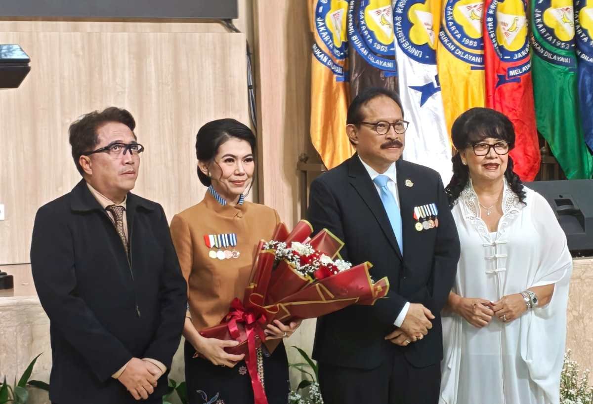 rektor uki prof angel damayanti